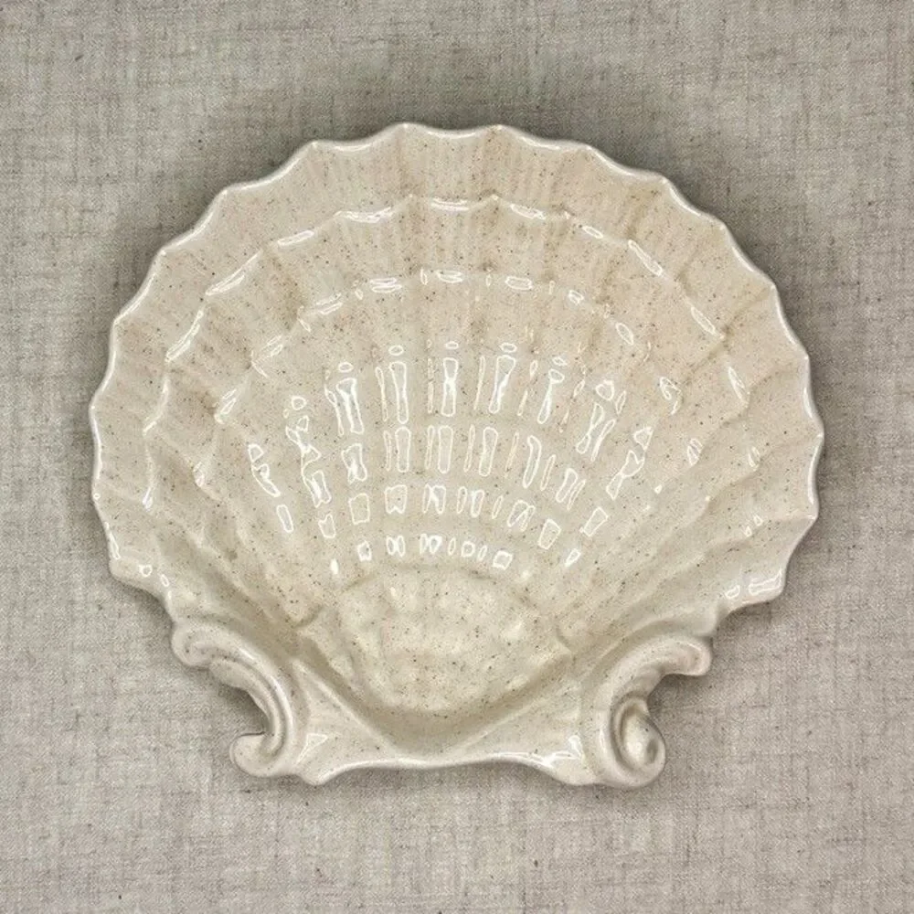 Vintage 1970s Byron Mold Ceramic Clamshell Bowl Seashell Coastal Cottage Decor